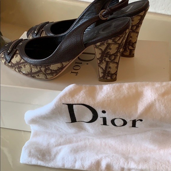 Shoes - Picture 6 of 8